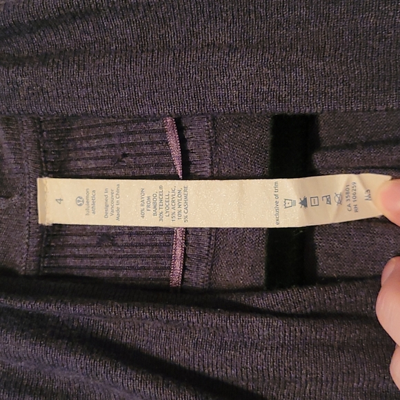 Lululemon Universal Wrap (Size 4) - Picture 4 of 4